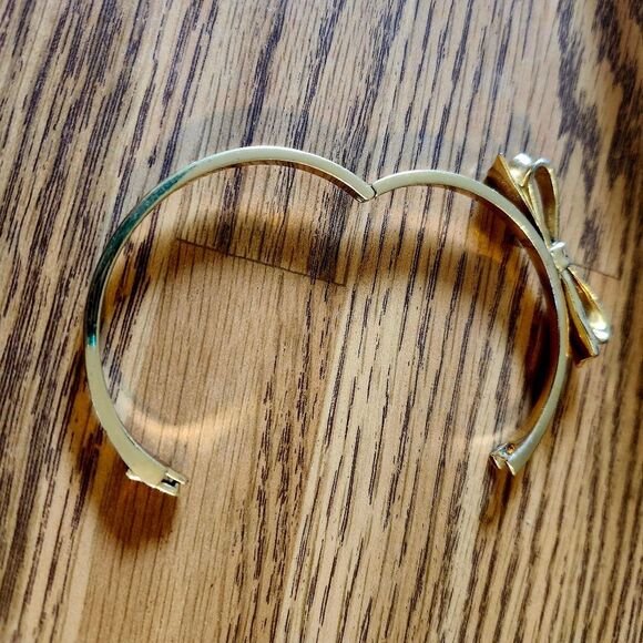 KATE SPADE Gold Bow Bracelet - Picture 4 of 8
